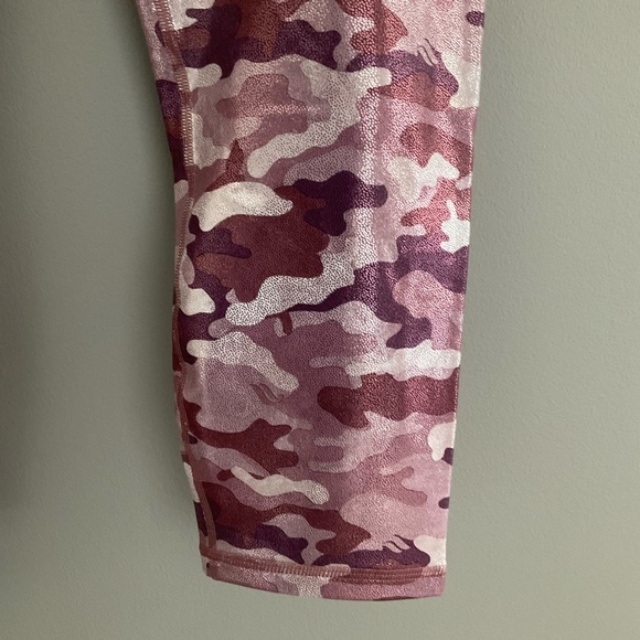 Fabletics glittery camo leggings - Picture 4 of 9
